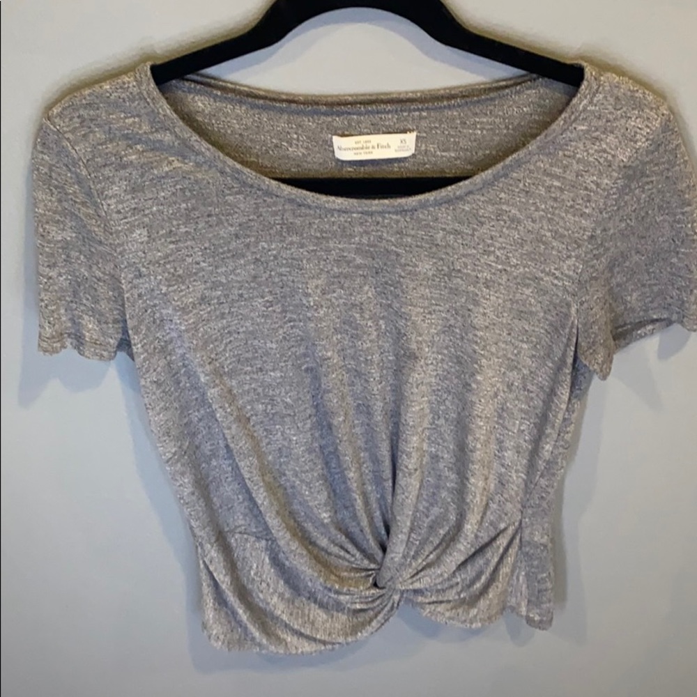 Abercrombie & fitch•women’s•tshirt w/ knot•xsmall